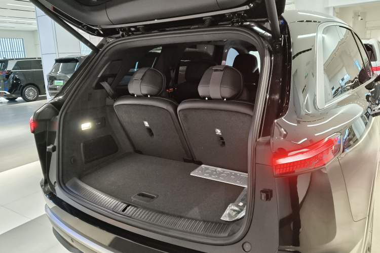 Used ONVO Luxeed L90 2025 Model—Ultra Six-Seater Version Trunk