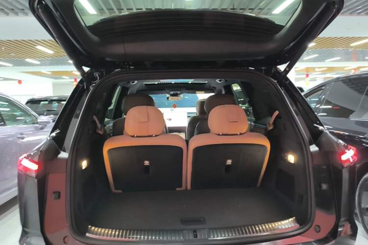 Used ONVO Luxeed L90 2025 Model—Ultra Six-Seater Version Trunk