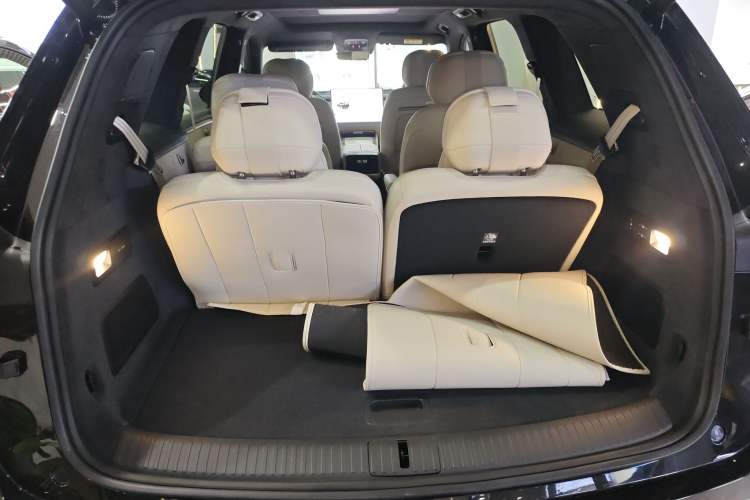 Used ONVO Luxeed L90 2025 Model—Max Six-Seater Version Trunk