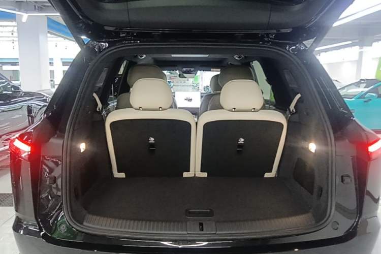 Used ONVO Luxeed L90 2025 Model—Ultra Six-Seater Version Trunk