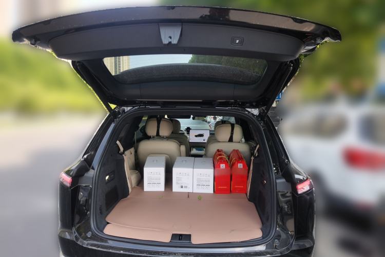 Used ONVO Luxeed L90 2025 Model—Ultra Six-Seater Version Trunk