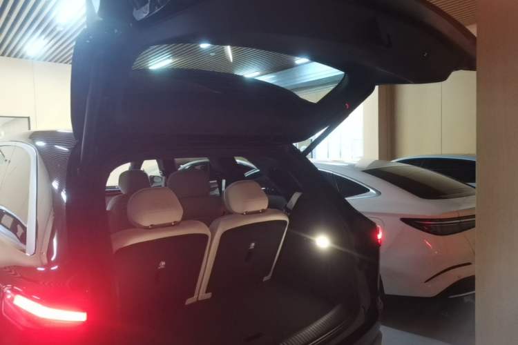 Used ONVO Luxeed L90 2025 Model—Ultra Six-Seater Version Trunk
