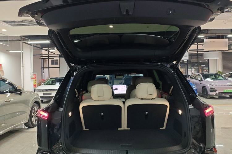 Used ONVO Luxeed L90 2025 Model—Ultra Six-Seater Version Trunk