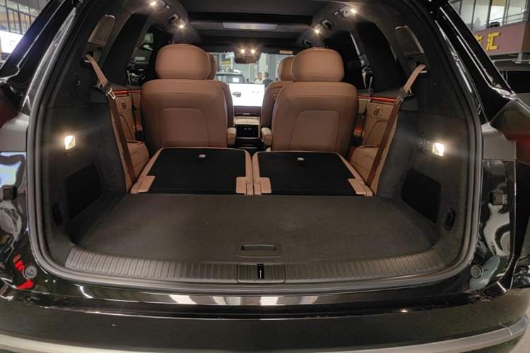 Used ONVO Luxeed L90 2025 Model—Ultra Six-Seater Version Trunk