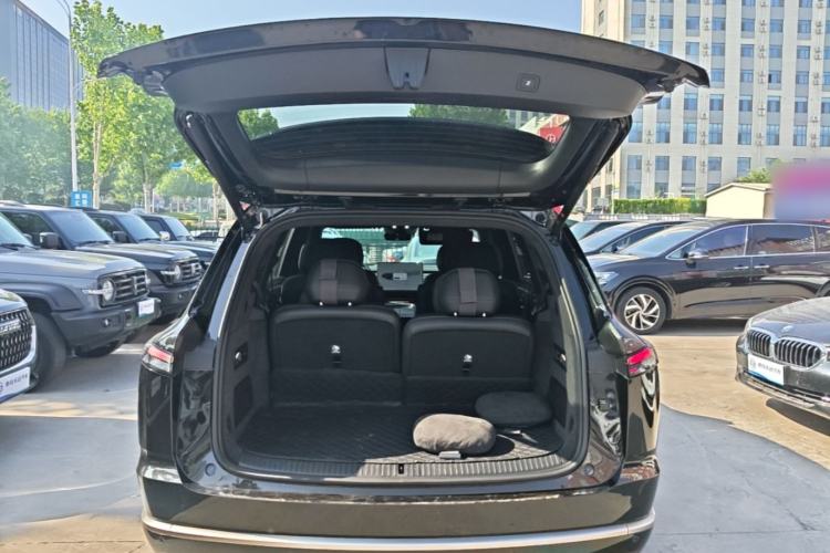 Used ONVO Luxeed L90 2025 Model—Pro Six-Seater Version Trunk
