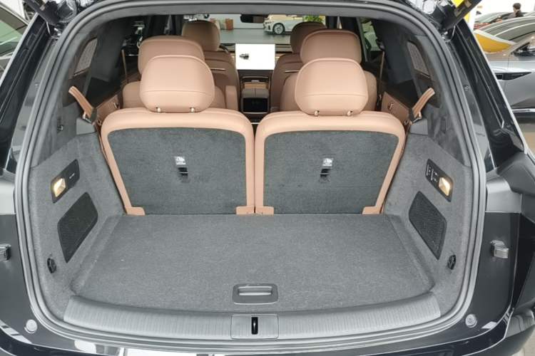 Used ONVO Luxeed L90 2025 Model—Max Six-Seater Version Trunk