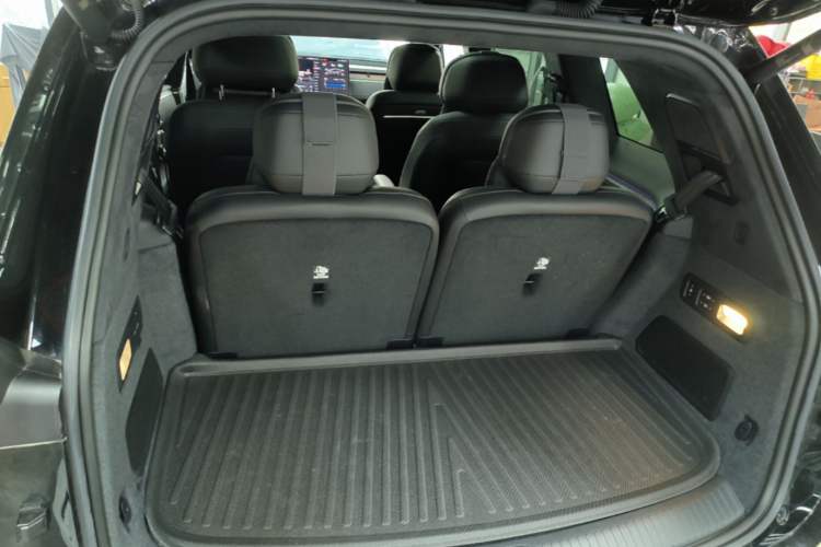 Used ONVO Luxeed L90 2025 Model—Max Six-Seater Version Trunk