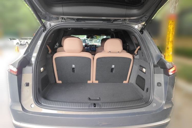 Used ONVO Luxeed L90 2025 Model—Ultra Six-Seater Version Trunk