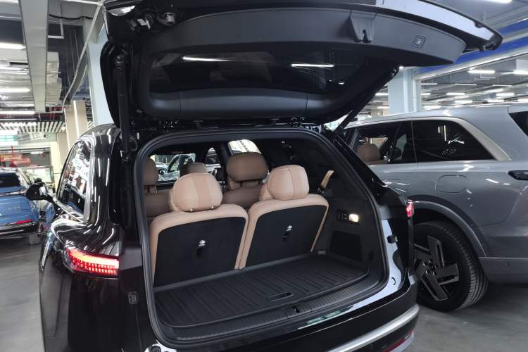 Used ONVO Luxeed L90 2025 Model—Max Six-Seater Version Trunk