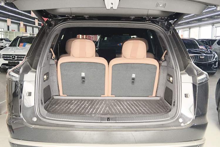 Used ONVO Luxeed L90 2025 Model—Ultra Six-Seater Version Trunk