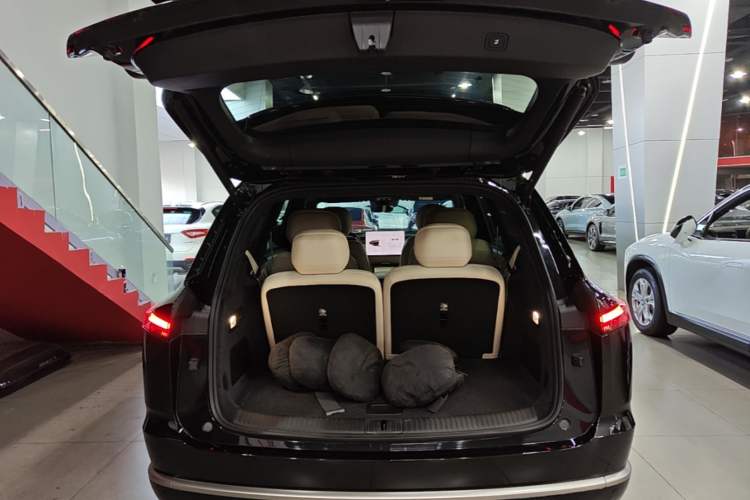 Used ONVO Luxeed L90 2025 Model—Ultra Six-Seater Version Trunk