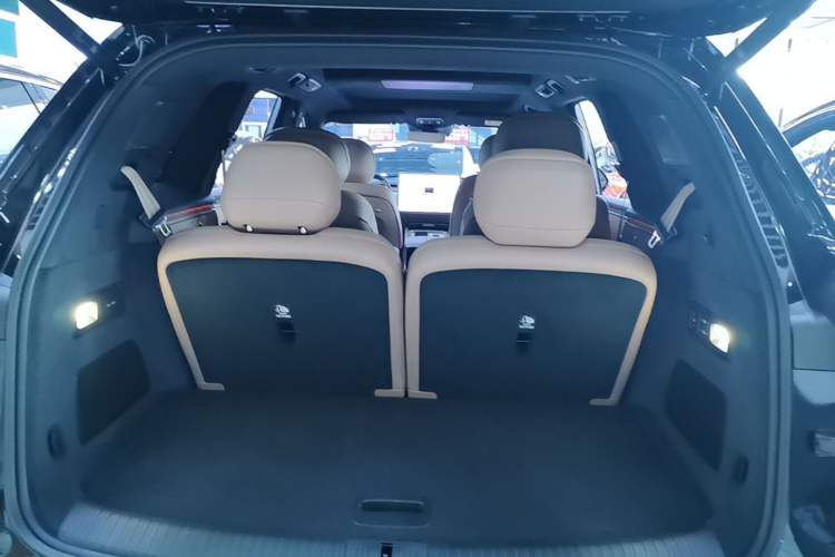 Used ONVO Luxeed L90 2025 Model—Ultra Six-Seater Version Trunk
