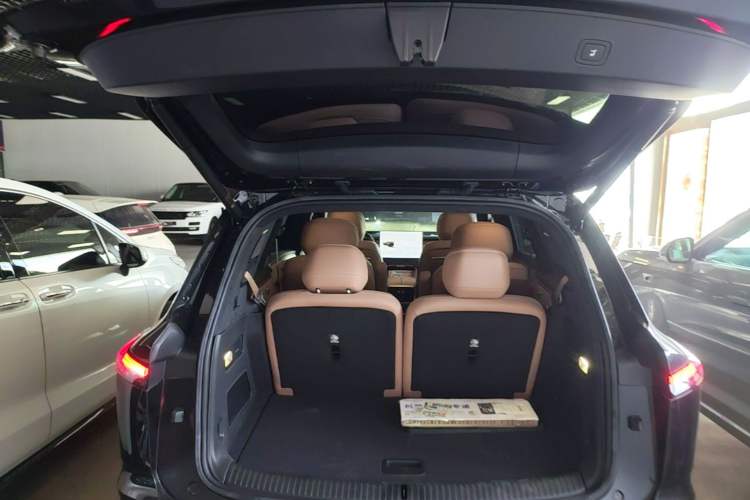 Used ONVO Luxeed L90 2025 Model—Ultra Six-Seater Version Trunk