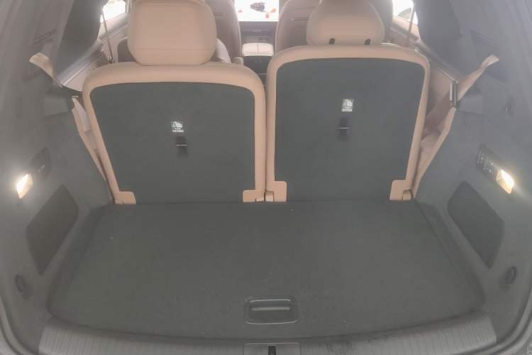 Used ONVO Luxeed L90 2025 Model—Ultra Six-Seater Version Trunk