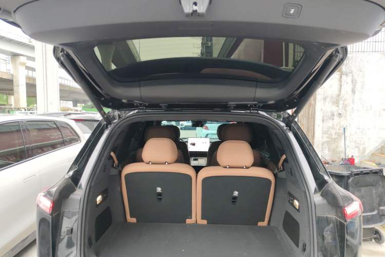 Used ONVO Luxeed L90 2025 Model—Ultra Six-Seater Version Trunk