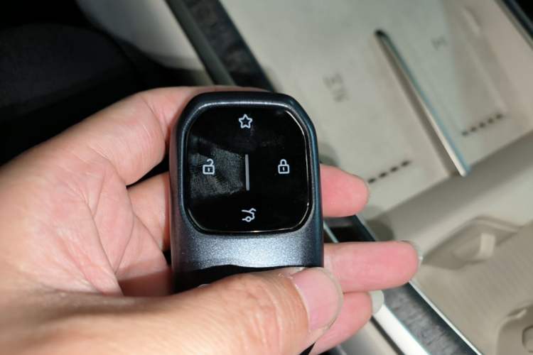 Used ONVO Luxeed L90 2025 Model—Ultra Six-Seater Version Vehicle Key