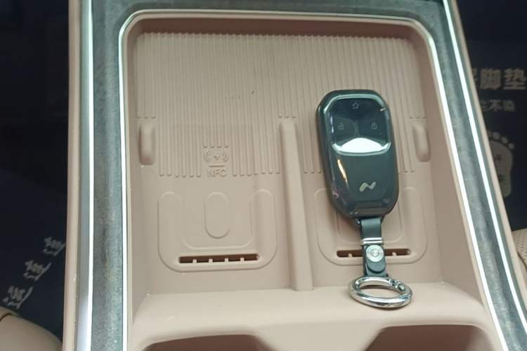 Used ONVO Luxeed L90 2025 Model—Max Six-Seater Version Vehicle Key