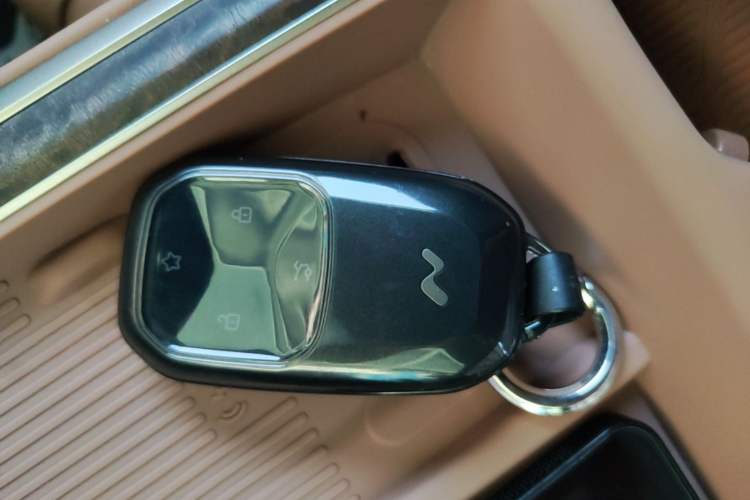 Used ONVO Luxeed L90 2025 Model—Max Six-Seater Version Vehicle Key