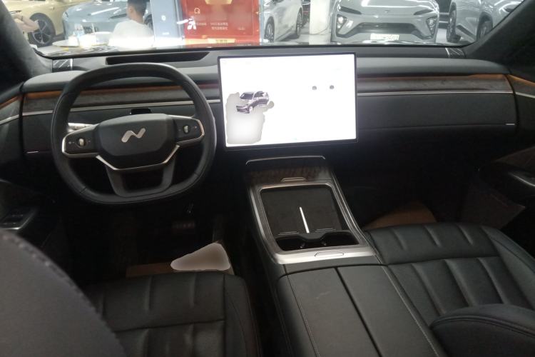 Used ONVO Luxeed L90 2025 Model—Ultra Six-Seater Version Center Console