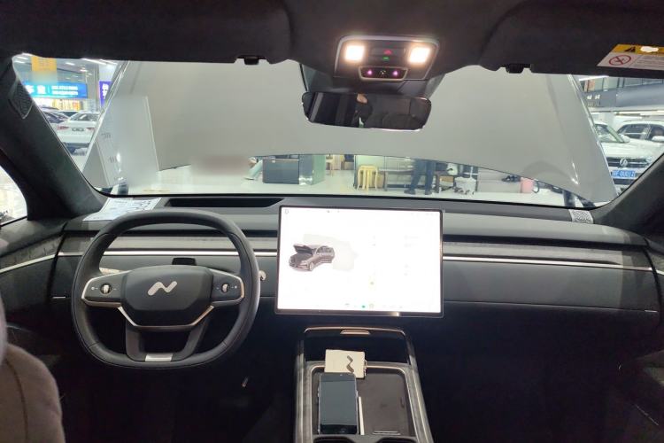 Used ONVO Luxeed L90 2025 Model—Max Six-Seater Version Center Console