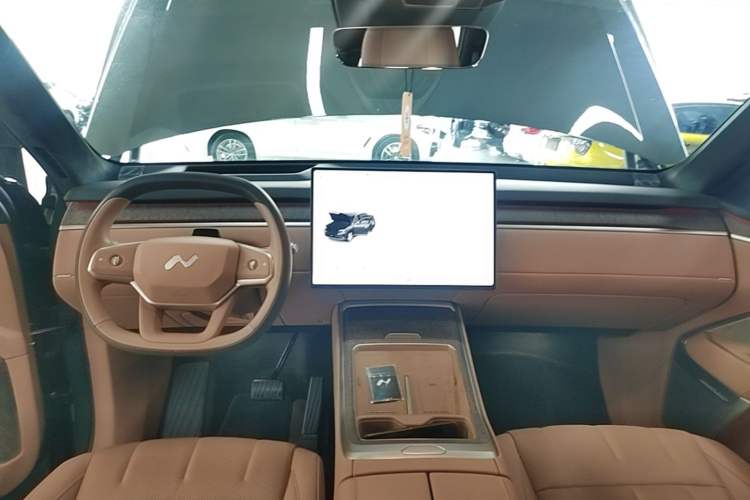 Used ONVO Luxeed L90 2025 Model—Ultra Six-Seater Version Center Console