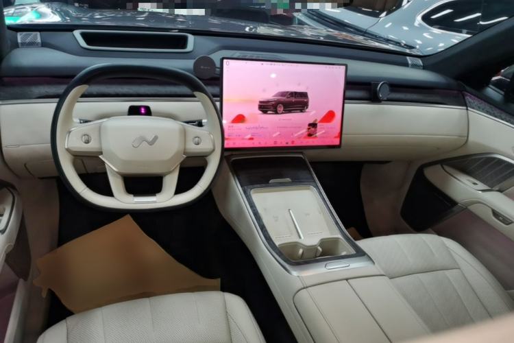 Used ONVO Luxeed L90 2025 Model—Ultra Six-Seater Version Center Console