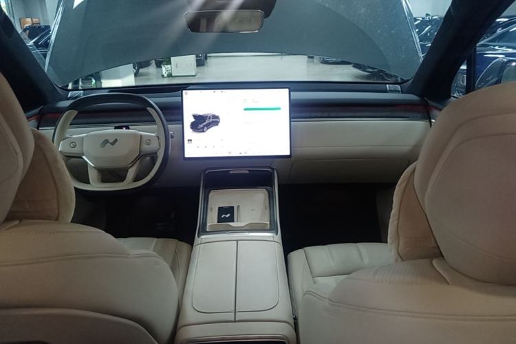 Used ONVO Luxeed L90 2025 Model—Max Six-Seater Version Center Console