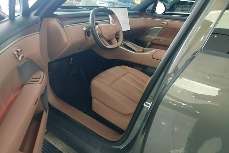 Used ONVO Luxeed L90 2025 Model—Ultra Six-Seater Version Driver Seat