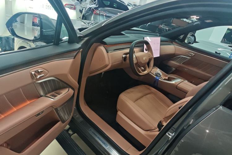 Used ONVO Luxeed L90 2025 Model—Max Six-Seater Version Driver Seat