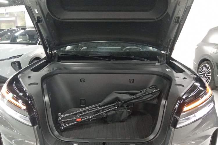 Used ONVO Luxeed L90 2025 Model—Ultra Six-Seater Version Engine Bay