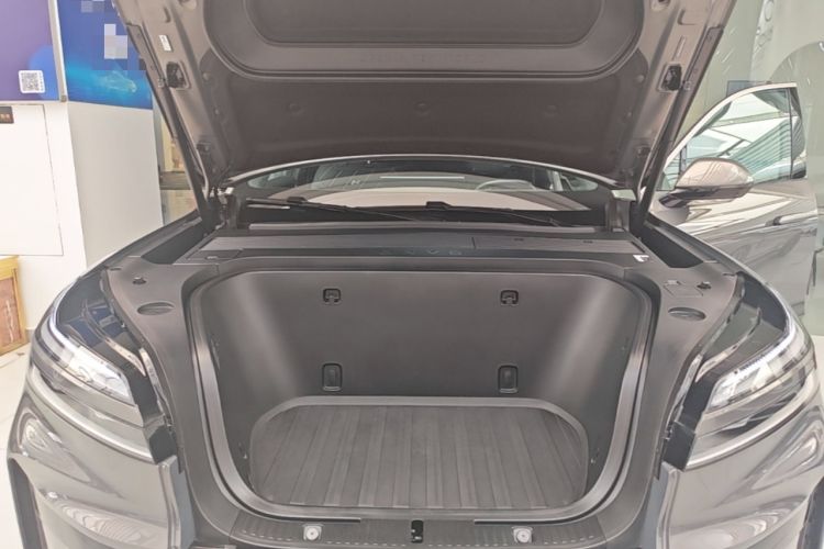 Used ONVO Luxeed L90 2025 Model—Ultra Six-Seater Version Engine Bay