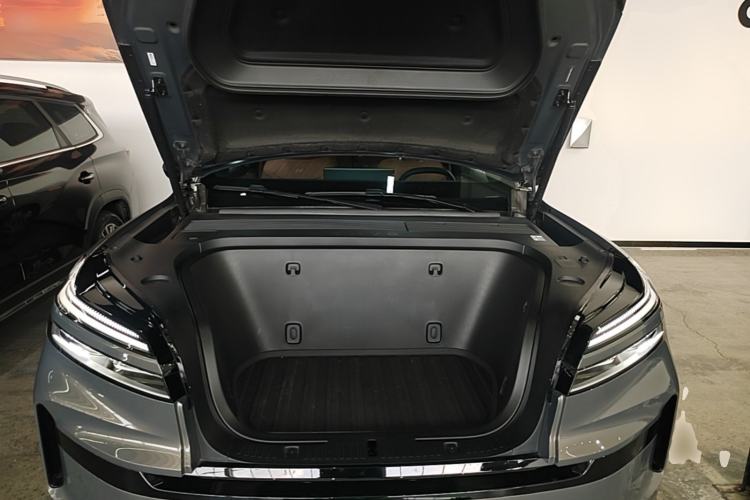 Used ONVO Luxeed L90 2025 Model—Ultra Six-Seater Version Engine Bay