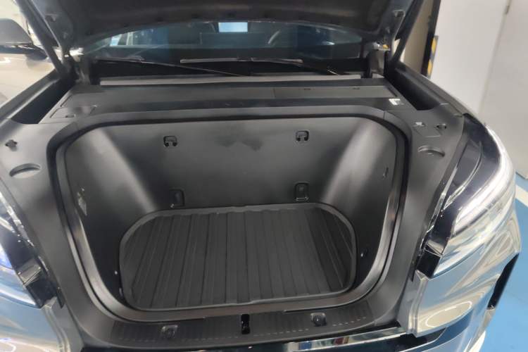 Used ONVO Luxeed L90 2025 Model—Max Six-Seater Version Engine Bay