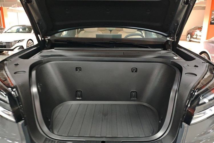 Used ONVO Luxeed L90 2025 Model—Ultra Six-Seater Version Engine Bay