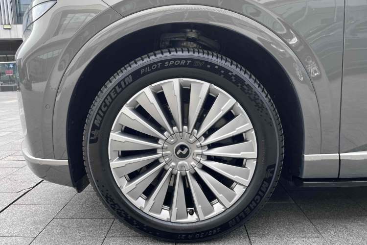 Used ONVO Luxeed L90 2025 Model—Ultra Six-Seater Version Exterior 1