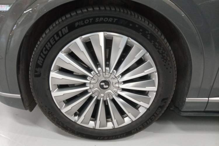 Used ONVO Luxeed L90 2025 Model—Ultra Six-Seater Version Exterior 4