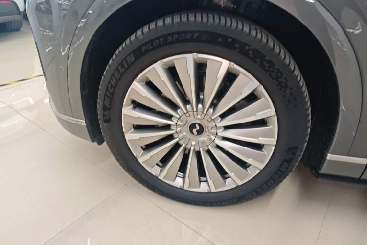 Used ONVO Luxeed L90 2025 Model—Max Six-Seater Version Exterior 4
