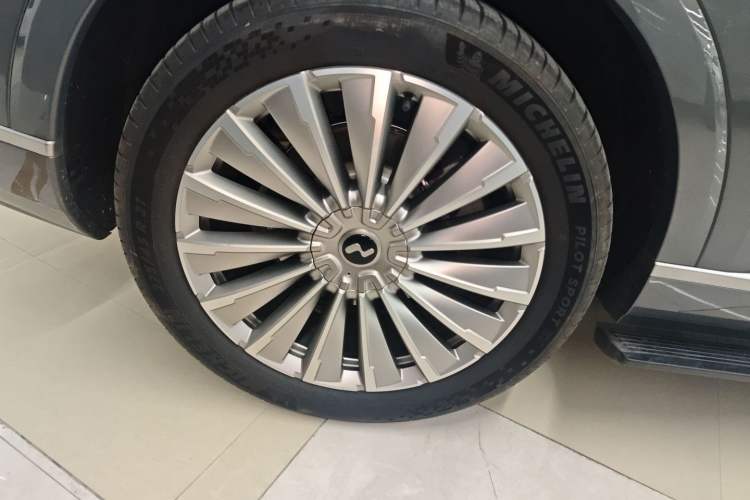 Used ONVO Luxeed L90 2025 Model—Max Six-Seater Version Exterior 5