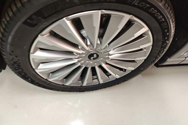 Used ONVO Luxeed L90 2025 Model—Ultra Six-Seater Version Exterior 7