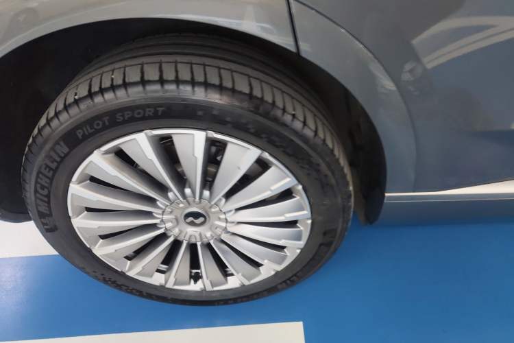 Used ONVO Luxeed L90 2025 Model—Max Six-Seater Version Exterior 8