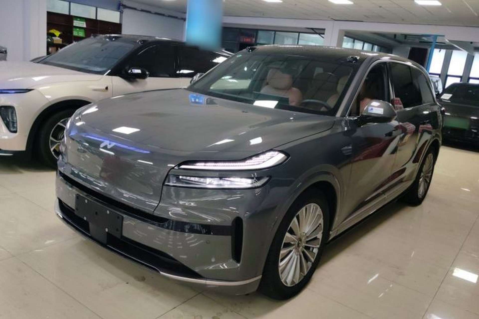 Used ONVO Luxeed L90 2025 Model—Ultra Six-Seater Version Front Left 45 Deg