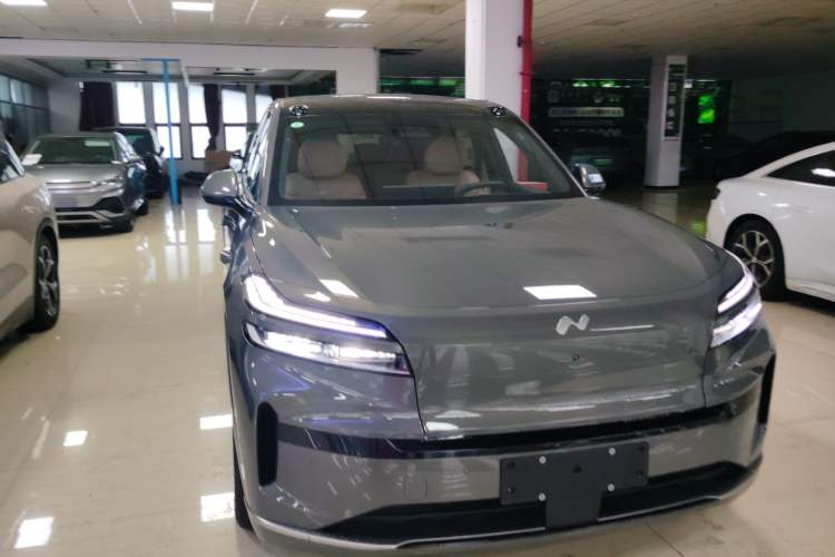 Used ONVO Luxeed L90 2025 Model—Ultra Six-Seater Version Front Right 45 Deg