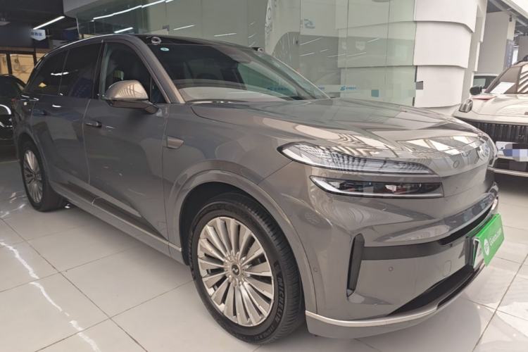 Used ONVO Luxeed L90 2025 Model—Ultra Six-Seater Version Front Right 45 Deg