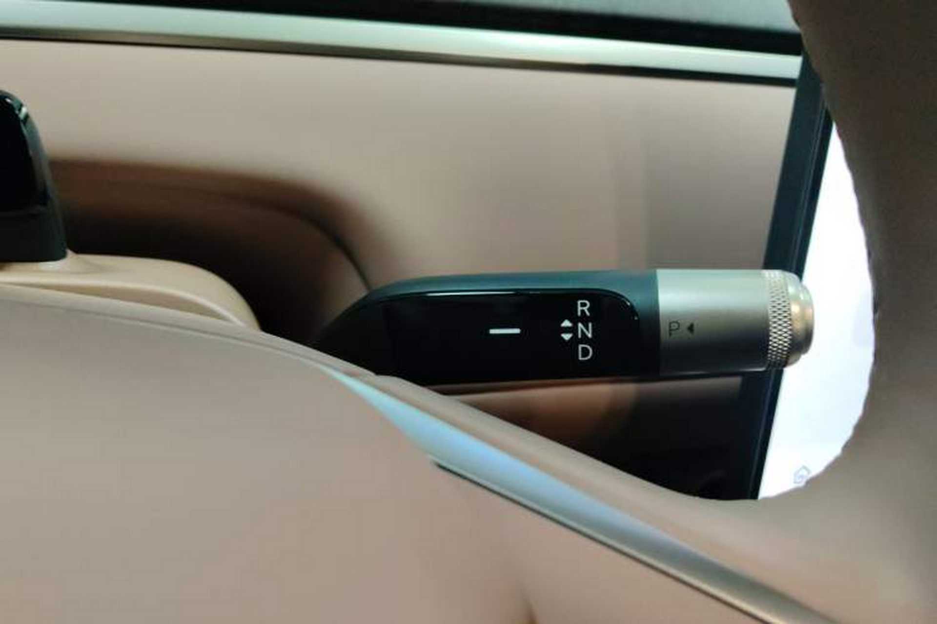 Used ONVO Luxeed L90 2025 Model—Ultra Six-Seater Version Gear Lever