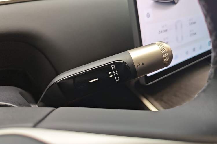 Used ONVO Luxeed L90 2025 Model—Ultra Six-Seater Version Gear Lever