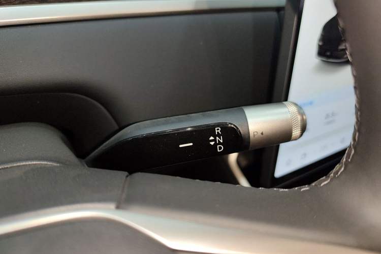 Used ONVO Luxeed L90 2025 Model—Max Six-Seater Version Gear Lever