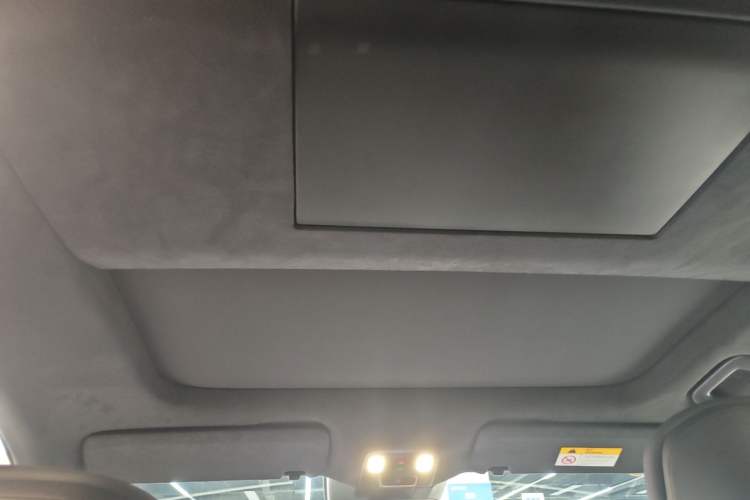 Used ONVO Luxeed L90 2025 Model—Ultra Six-Seater Version Headliner