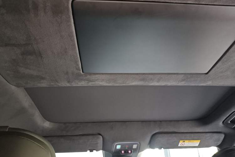 Used ONVO Luxeed L90 2025 Model—Ultra Six-Seater Version Headliner