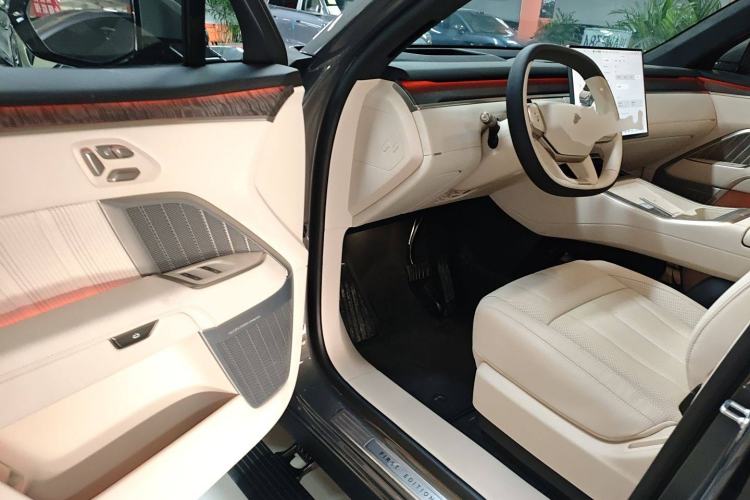 Used ONVO Luxeed L90 2025 Model—Ultra Six-Seater Version Interior 3