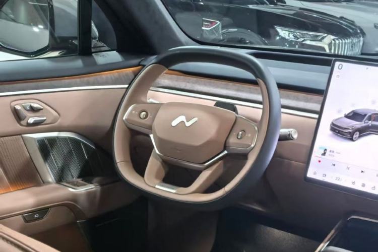 Used ONVO Luxeed L90 2025 Model—Max Six-Seater Version Interior 4